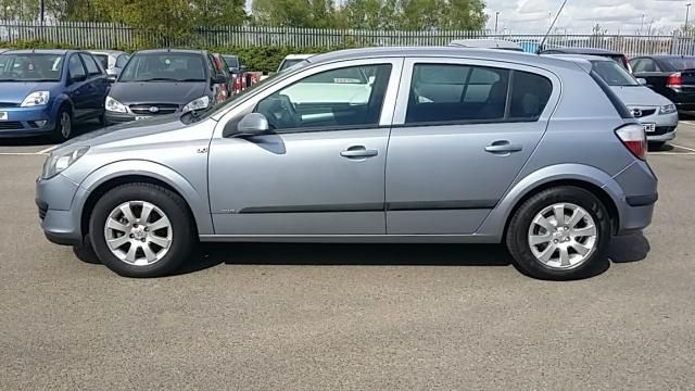 2004 VAUXHALL ASTRA 1.4 CLUB 16V TWINPORT 5d image 2