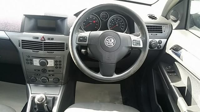 2004 VAUXHALL ASTRA 1.4 CLUB 16V TWINPORT 5d image 4