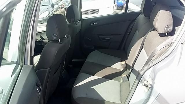 2004 VAUXHALL ASTRA 1.4 CLUB 16V TWINPORT 5d image 5