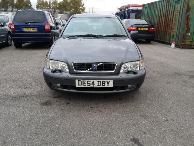 2004 VOLVO S40 1.8 SE 4d image 2