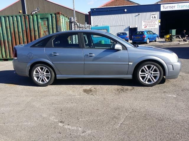 2005 VAUXHALL VECTRA 2.2 SRI 16V 5d image 2