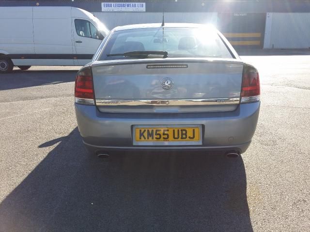 2005 VAUXHALL VECTRA 2.2 SRI 16V 5d image 3