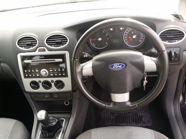 2006 FORD FOCUS 1.8 SPORT 5d image 4