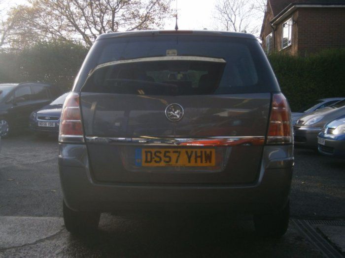 2007 Vauxhall Zafira 1.6i Exclusiv 5dr image 3