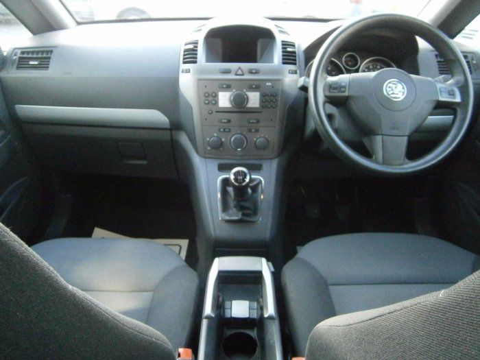 2007 Vauxhall Zafira 1.6i Exclusiv 5dr image 4