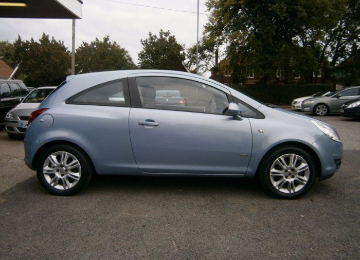 2008 Vauxhall Corsa 1.4i 16V Design 3dr image 2
