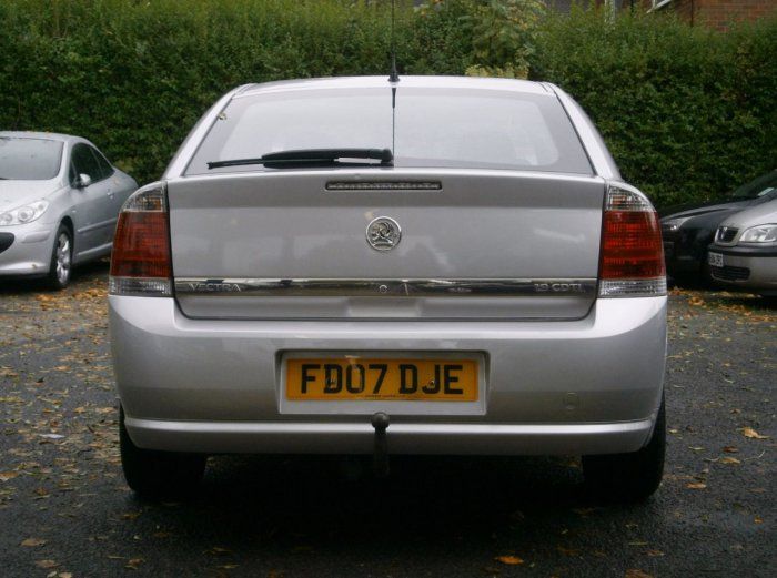2007 Vauxhall Vectra 1.9 CDTi Exclusiv 5dr image 3