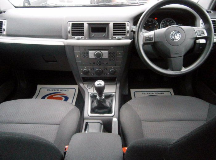 2007 Vauxhall Vectra 1.9 CDTi Exclusiv 5dr image 4