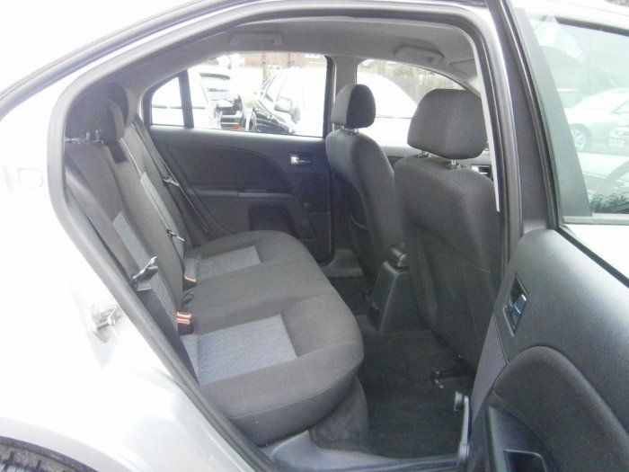 2007 Ford Mondeo 2.0TDCi 115 Edge 5dr image 5