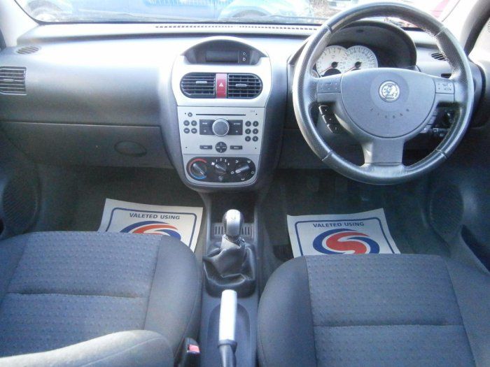 2005 Vauxhall Corsa 1.2i 16V SXi 3dr image 4