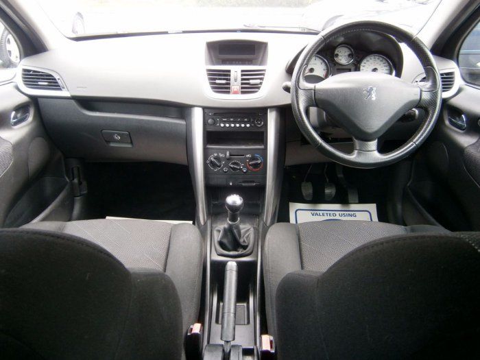 2006 Peugeot 207 1.4 16V Sport 3dr image 4