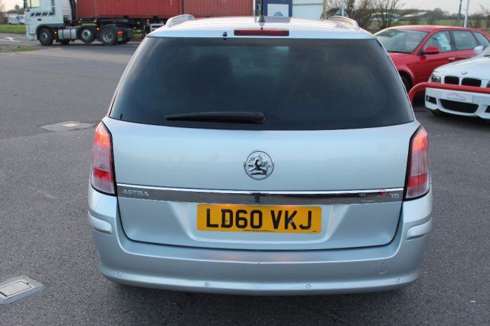 2010 Vauxhall Astra 1.8 i 16v Design 5dr image 3