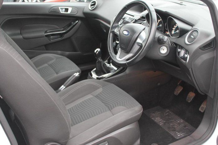 2013 Ford Fiesta 1.25 Zetec 3dr image 4
