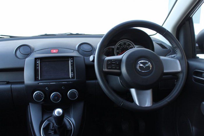 2013 Mazda 2 1.3 Venture Edition 5dr image 4