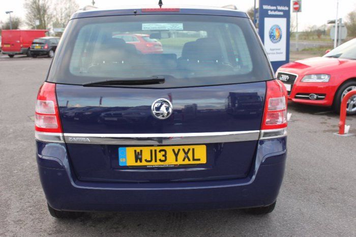 2013 Vauxhall Zafira 1.6 i VVT 16v Exclusiv 5dr image 3