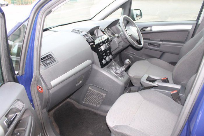 2013 Vauxhall Zafira 1.6 i VVT 16v Exclusiv 5dr image 4