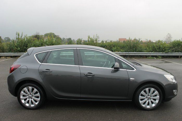 2012 Vauxhall Astra 1.6 i VVT 16v Elite 5dr image 2