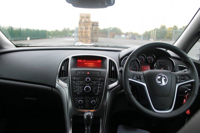 2012 Vauxhall Astra 1.6 i VVT 16v Elite 5dr image 4