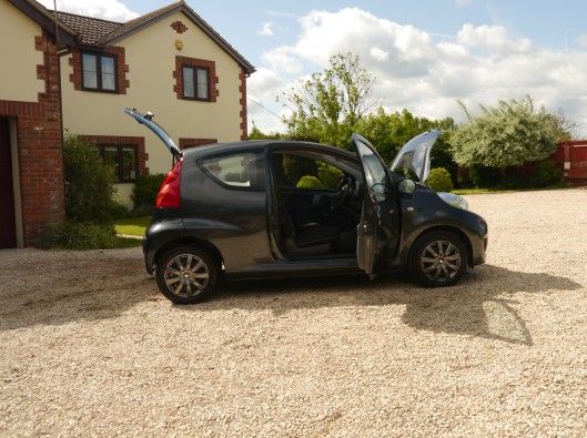 2011 PEUGEOT 107 1.0 12v URBAN 3DR image 3