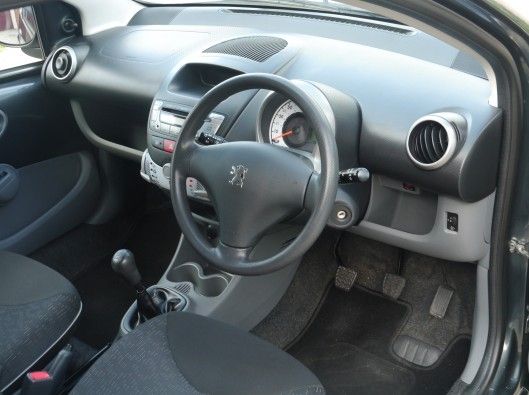 2011 PEUGEOT 107 1.0 12v URBAN 3DR image 4