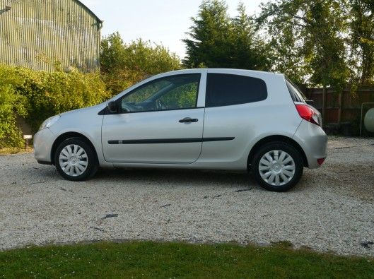 2010 RENAULT CLIO 1.5 DCi ECO2 image 2
