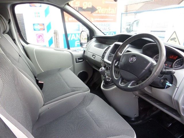 2012 Vauxhall Vivaro image 4