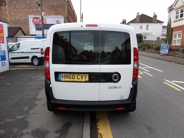 2010 Fiat Doblo image 3