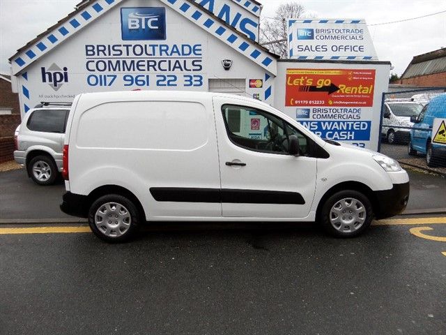 2011 Peugeot Partner image 2