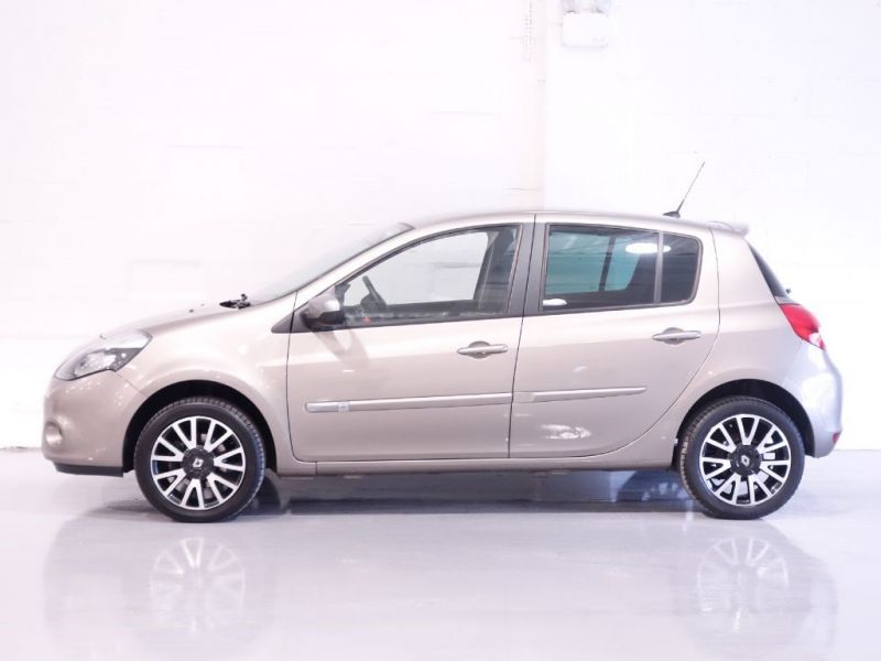 2012 Renault Clio 1.1L image 2