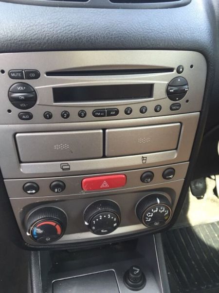 2004 Alfa Romeo 147 image 5