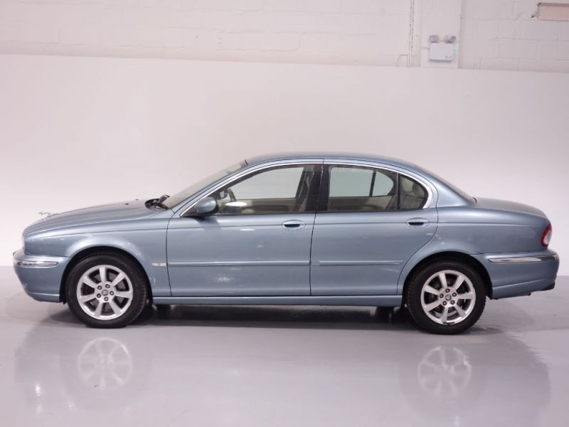 2003 Jaguar X-Type 2.0 image 2