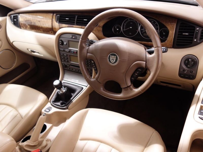 2003 Jaguar X-Type 2.0 image 4
