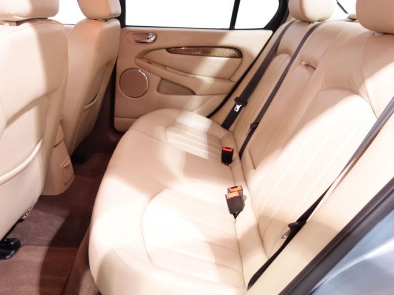 2003 Jaguar X-Type 2.0 image 5