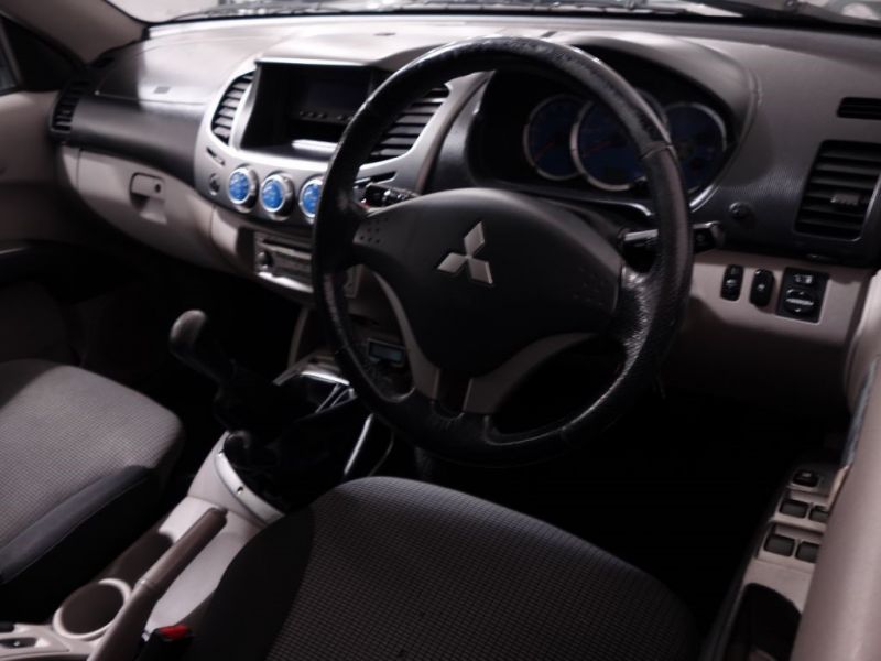2006 Mitsubishi L200 2.5 image 4