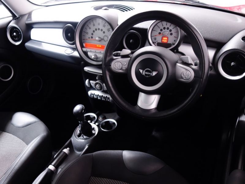 2009 MINI Hatch 1.6 image 4