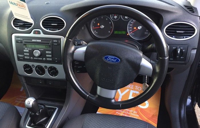 2006 Ford Focus 1.6 Zetec Climate 5dr image 4