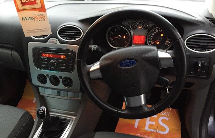 2010 Ford Focus 1.6 Zetec 5dr image 4