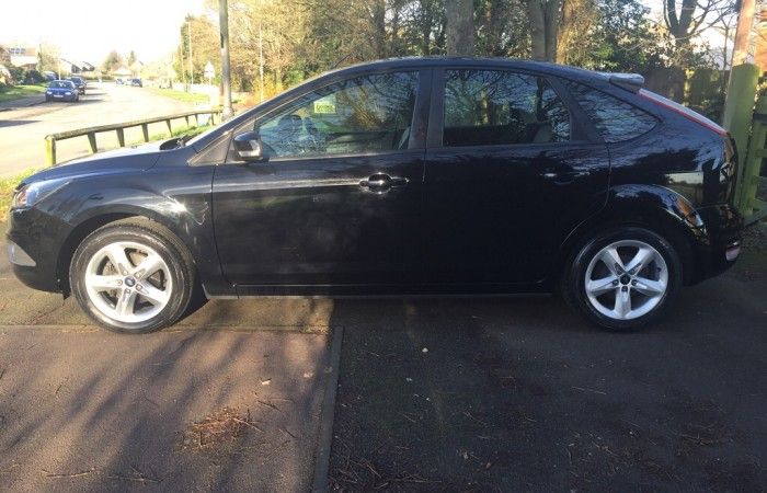 2010 Ford Focus 1.6 Zetec 5dr image 2