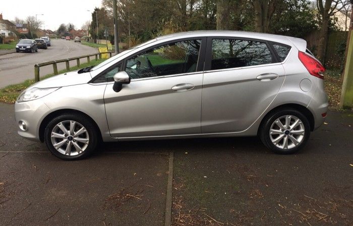 2009 Ford Fiesta 1.4 Zetec 5dr image 2