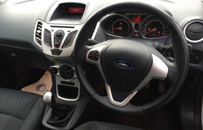 2009 Ford Fiesta 1.4 Zetec 5dr image 4