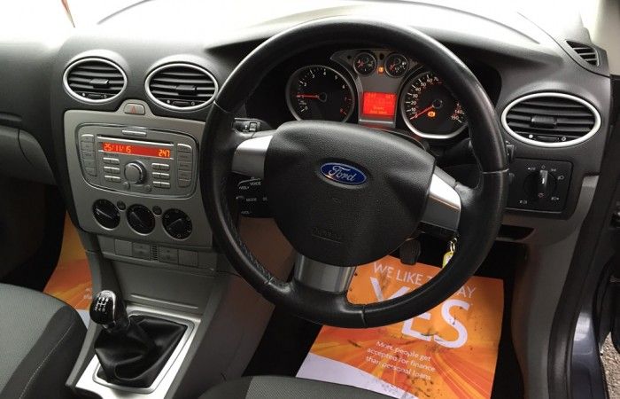 2010 Ford Focus 1.8 Zetec 5dr image 4