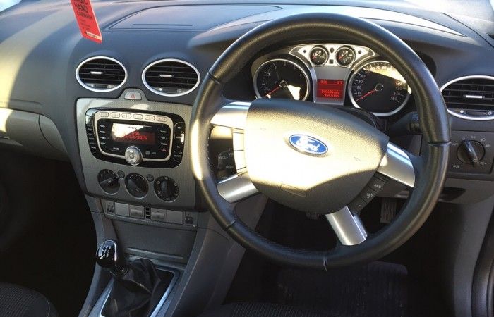 2010 Ford Focus 1.8 Titanium 5dr image 4