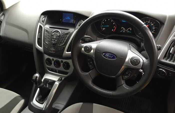 2011 Ford Focus 1.6 Ti-VCT Zetec 5dr image 4