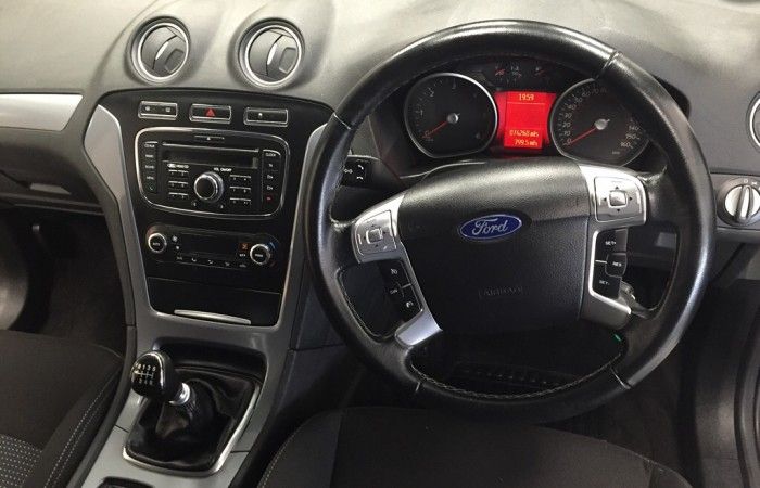2011 Ford Mondeo 2.0 TDCi Zetec 5dr image 4