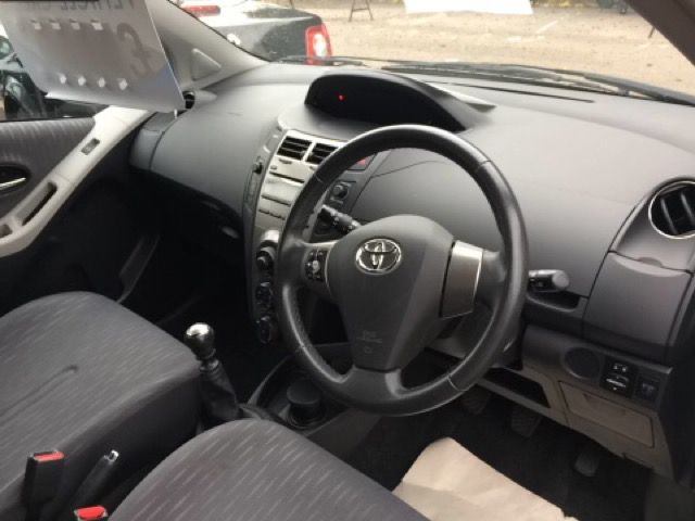 2009 TOYOTA YARIS 1.3 TR VVT-I 5d image 3