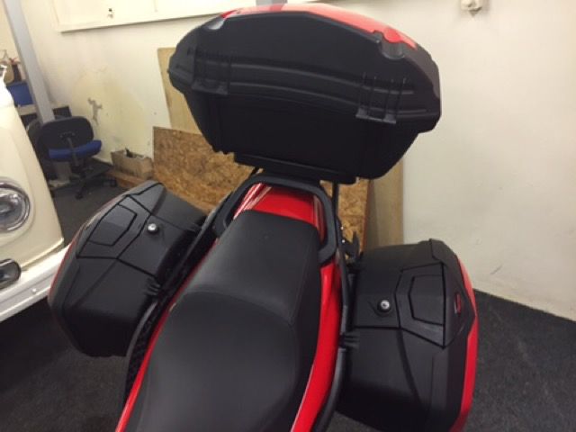 2010 TRIUMPH SPRINT ST 1050 1.1 image 5