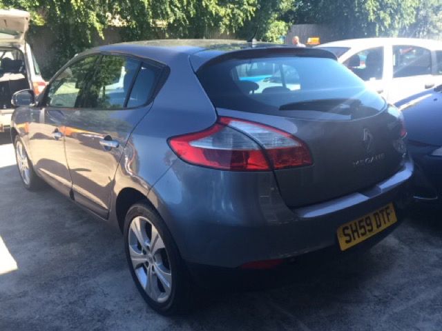 2009 RENAULT MEGANE 1.5 DYNAMIQUE DCI 5d image 2
