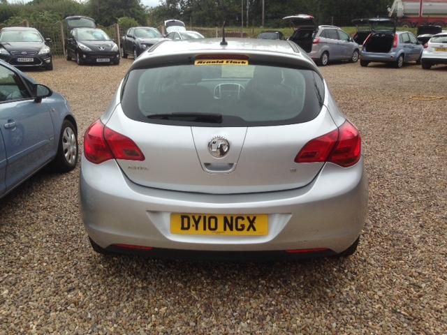 2010 VAUXHALL ASTRA 1.6 EXCLUSIV 5d image 3