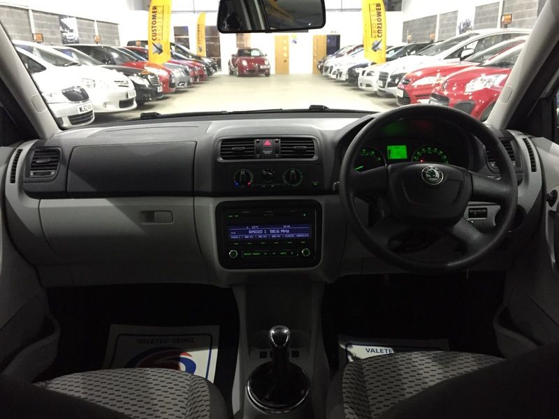 2010 Skoda Fabia SE 1.2 TSI 5dr image 4