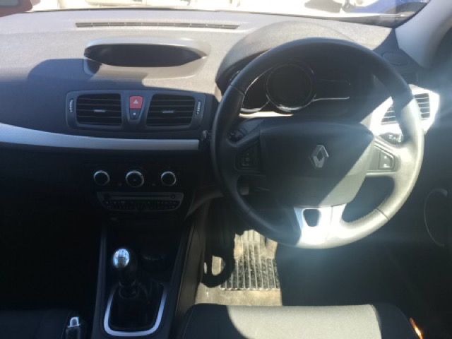 2009 RENAULT MEGANE 1.5 DYNAMIQUE DCI 5d image 4